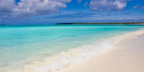 /i//Very_aqua_shoreline.jpg
